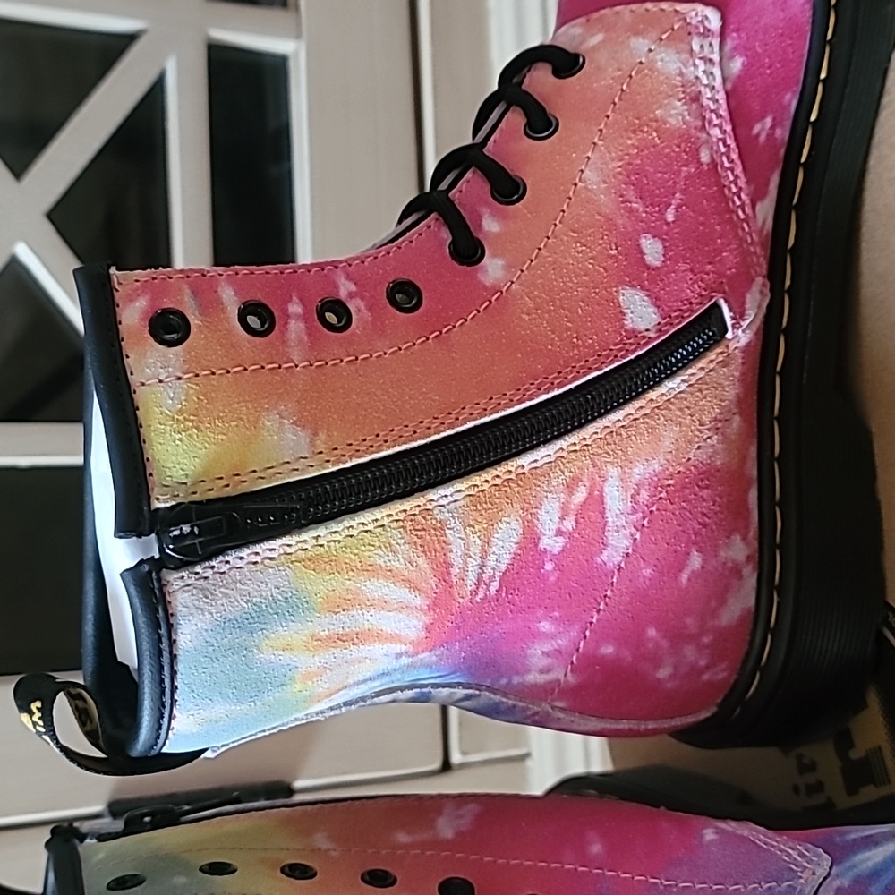 Dr. Marten's Girls Tye Dye Suede Boots, Size Kids 6M - Picture 3 of 16